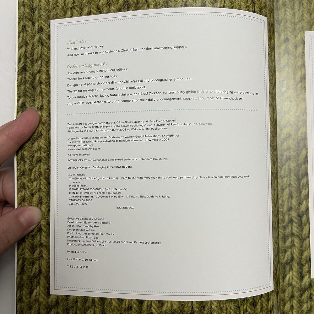 The Chicks with Sticks Guide to Knitting: Learn to Knit with more than 30 Cool, - Picture 3 of 10